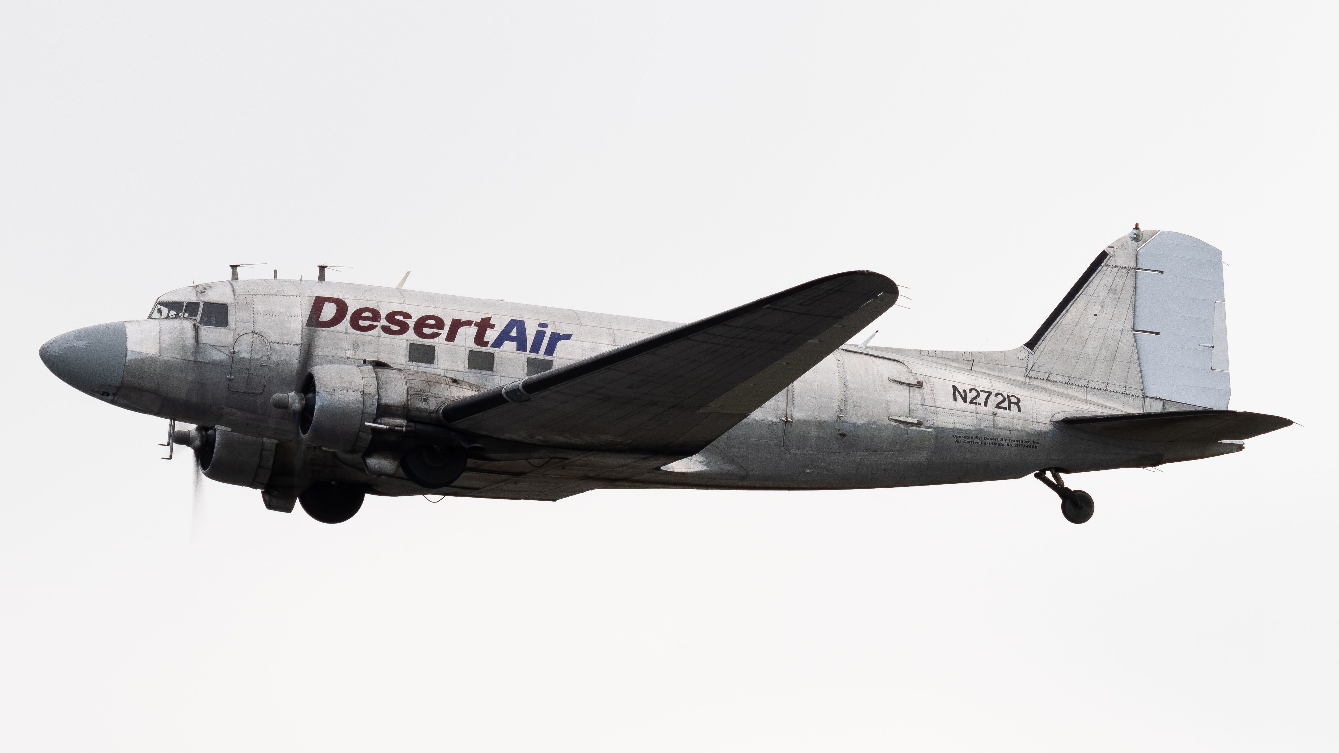Douglas DC-3 (N272R)