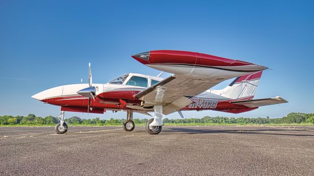 Cessna 310 (N140RB)