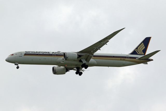 BOEING 787-10 Dreamliner (9V-SCH)
