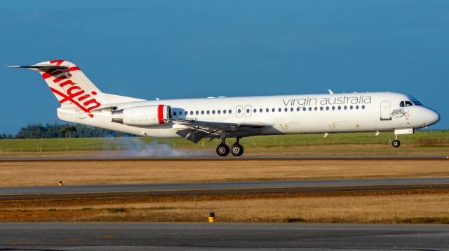 Fokker 100 (VH-FWH)