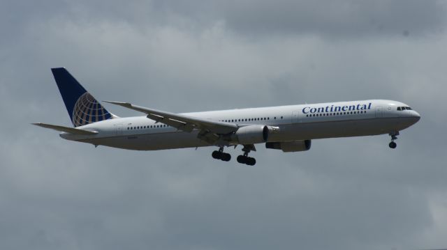 BOEING 767-400 (N76064)