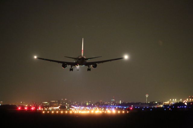 BOEING 767-300 (JA8986) - 30 March 2015: HND-HKD.