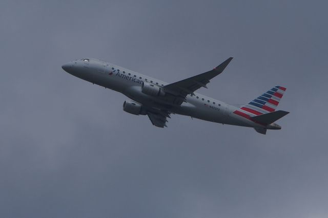 Embraer 170/175 (N433YX)