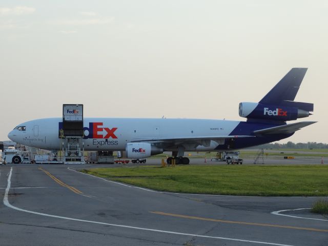 McDonnell Douglas DC-10 — - Unloading at ROC from MEM.