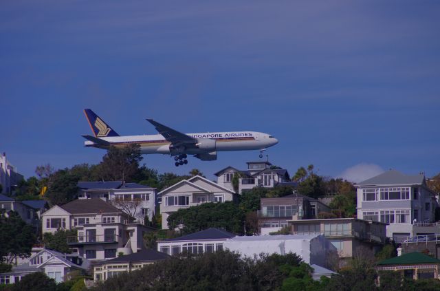 Boeing 777-200 (9V-SRQ)