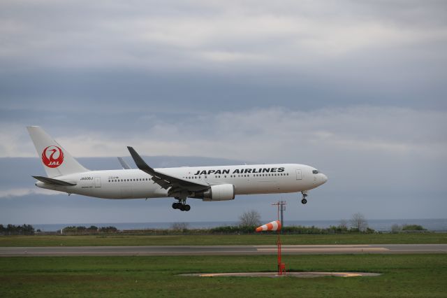 BOEING 767-300 (JA606J) - May 18, 2025: