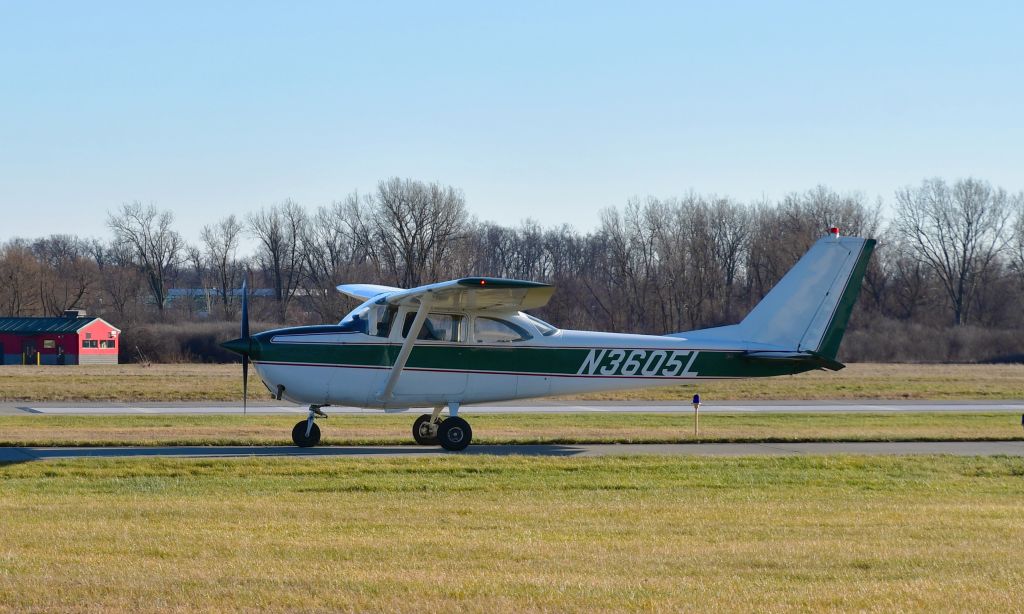 Cessna Skyhawk (N3605L) - Cessna 172G Skyhawk N3605L in Ann Arbor 