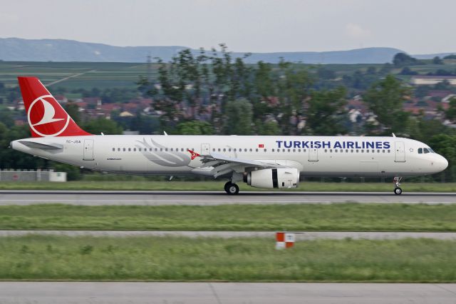 Airbus A321 (TC-JSA)