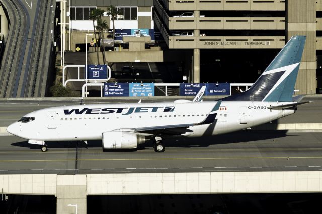 Boeing 737-700 (C-GWSQ)