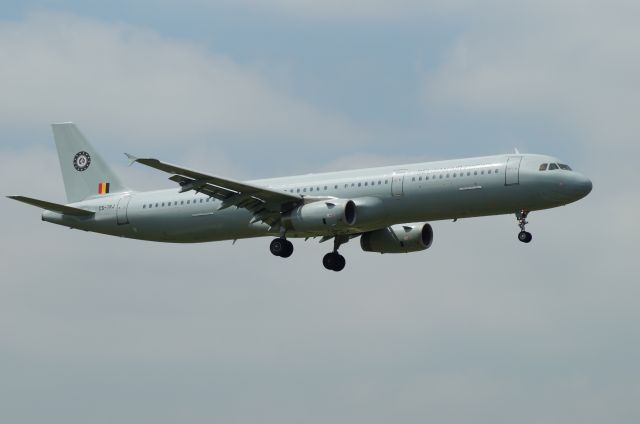 Airbus A321 (CS-TRJ)