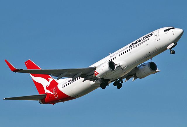 Boeing 737-800 (VH-VZA) - QANTAS - BOEING 737-838 - REG VH-VZA (CN 34195/2502) - ADELAIDE INTERNATIONAL AIRPORT SA. AUSTRALIA - YPAD (23/4/2015)