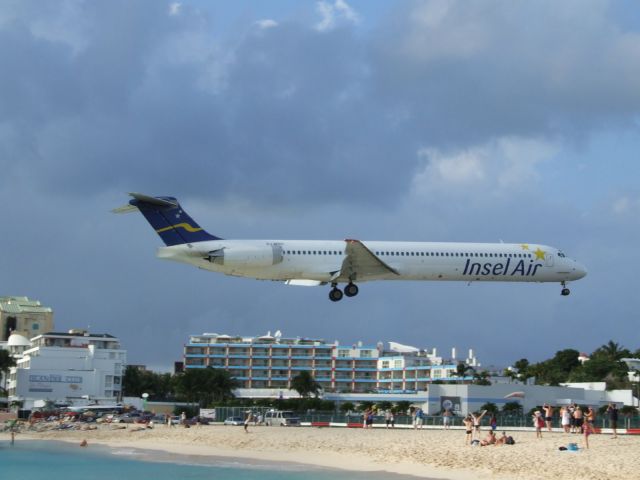 McDonnell Douglas MD-83 (PJ-MDC)