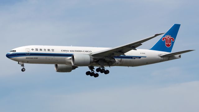 BOEING 777-200LR (B-2042)