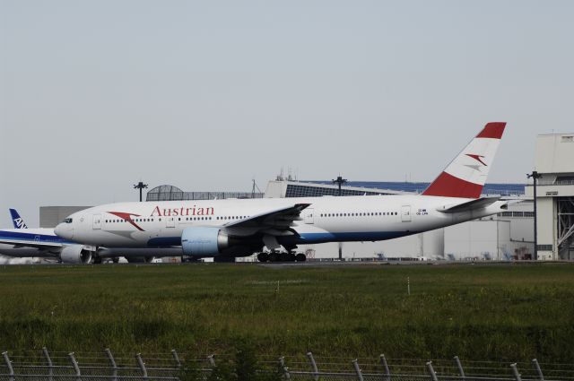 Boeing 777-200 (OE-LPA) - Departure at Narita Intl Airport Rnwy34L on 2012/10/13