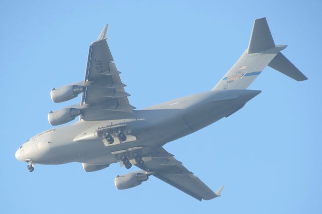 Boeing Globemaster III (03-3115) - Turning for approach.