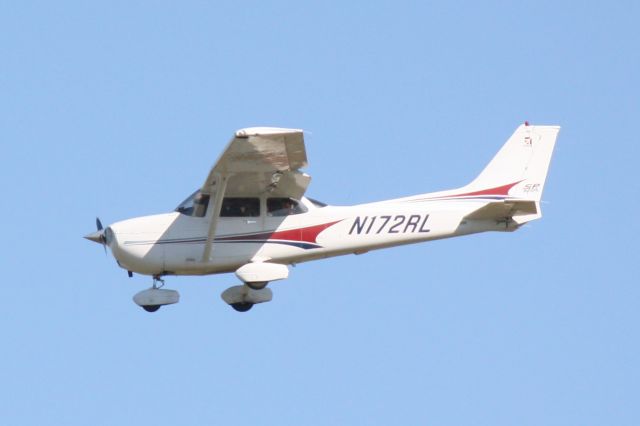 Cessna Skyhawk (N172RL) - N172RL on approach to Runway 33 at Charlotte County Airport