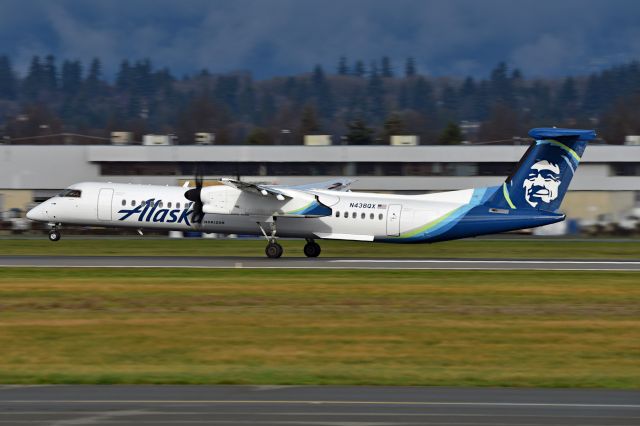 de Havilland Dash 8-400 (N438QX)