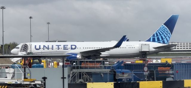 BOEING 767-300 (N670UA) - Beautiful Boeing 767.