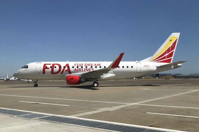 Embraer 175 (JA12FJ)