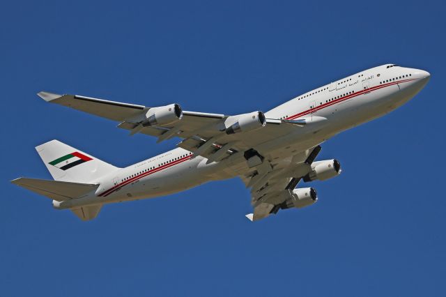 Boeing 747-400 (A6-HRM)