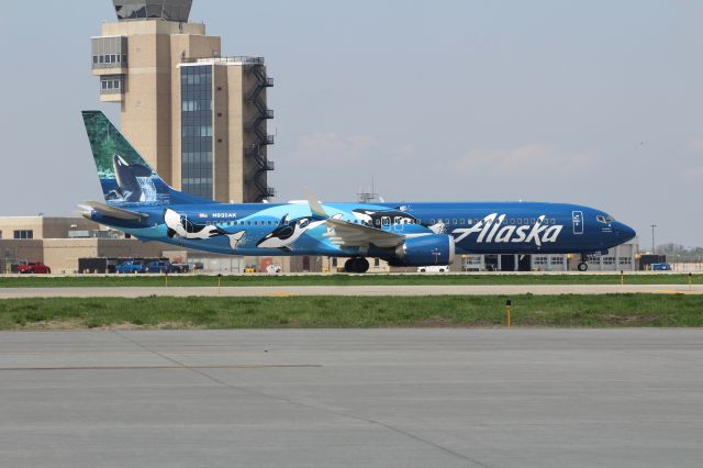 Boeing 737 MAX 9 (N932AK)