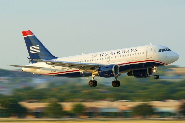 Airbus A319 (N754UW)