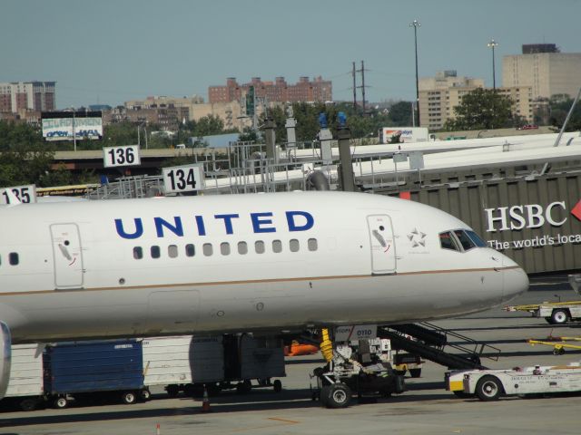 Boeing 757-200 (N13110)