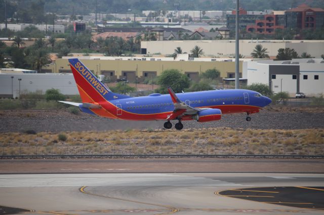 Boeing 737-700 (N7721E)