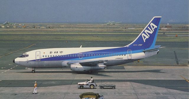 Boeing 737-200 (JA8452) - scanned from postcardbr /ANA