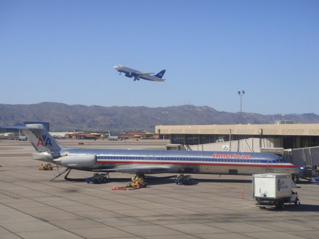 McDonnell Douglas MD-83 (N453AA) - American Airlines MD83 at the gate in Phoenix Sky Harbor.