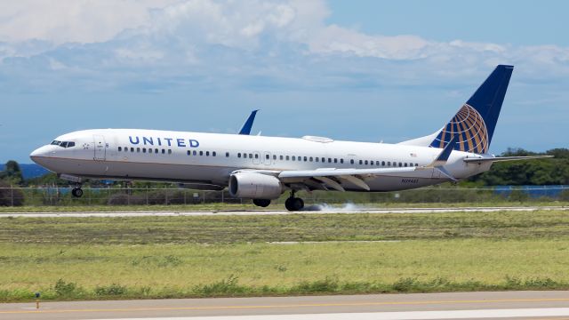 Boeing 737-900 (N39461) - Arrival from KEWR.