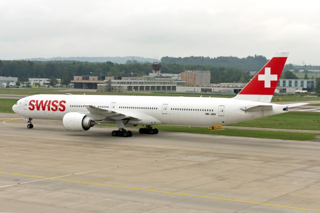 BOEING 777-300 (HB-JNH)