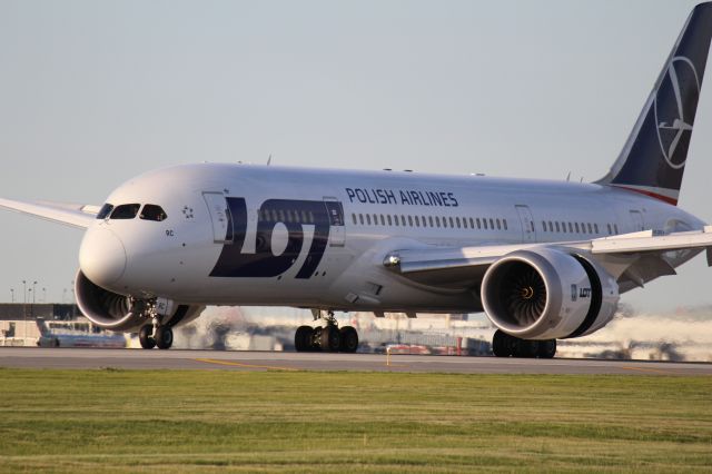 Boeing 787-8 (SP-LRC)