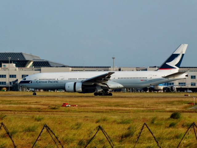 Boeing 777-200 (B-HNC)