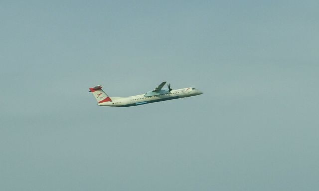 de Havilland Dash 8-400 (OE-LGI)