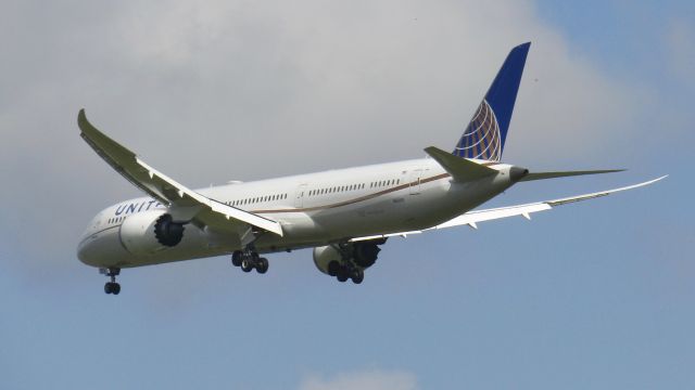 BOEING 787-10 Dreamliner (N12005) - The first 787-10 in New Zealand.