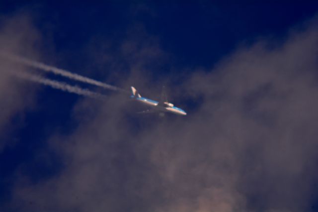 Boeing 777-200 (PH-BQL) - KLM 255