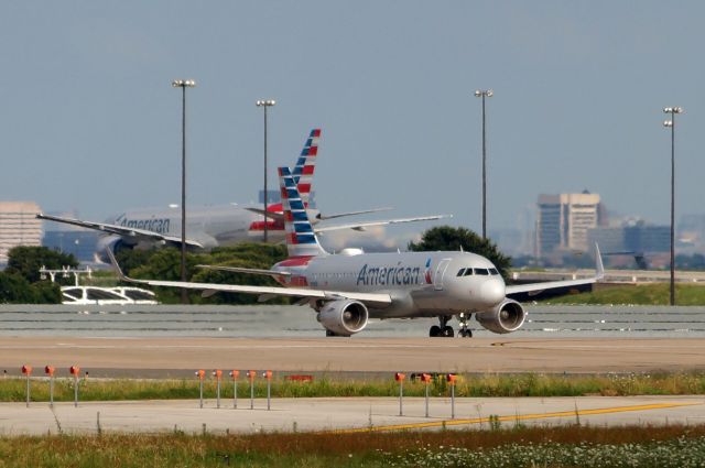 Airbus A319 (N9016) - 6/2/19 - AAL1123 DFW-BOG