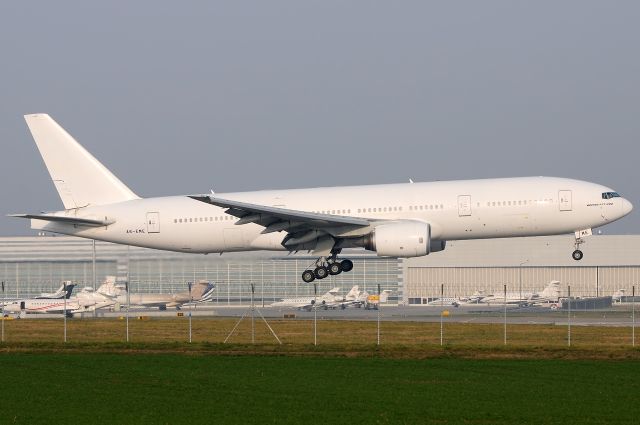 Boeing 777-200 (A6-EME)