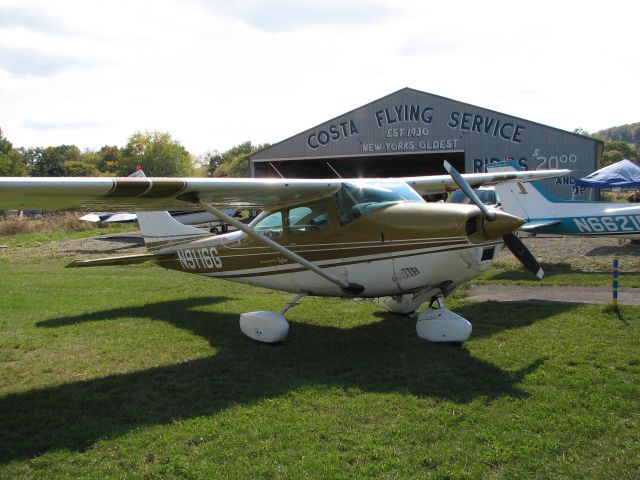 Cessna Skylane (N9116G) - You should see the oshkosh stickers in the back windows of this beauty.