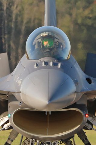 Lockheed F-16 Fighting Falcon (89-2129) - A close-up shot of a USAF F-16CM Fighting Falcon (89-2129 c/n 1C-282) from the 112th Fighter Squadron, 180th Fighter Wing, Ohio Air National Guard, taxiing to park on 22 Sept 2017 for AirShow London 2017.