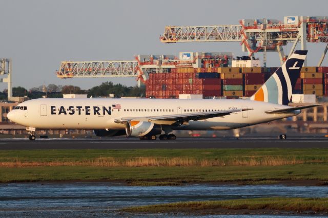 BOEING 767-300 (N705KW)