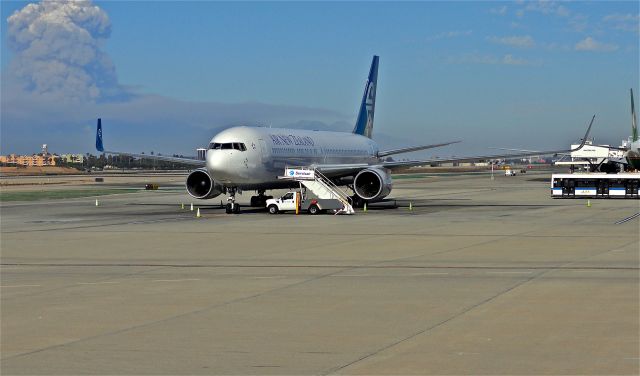 BOEING 767-300 (ZK-NCI) - San Bernardino Mountains fires (Sept 2011)