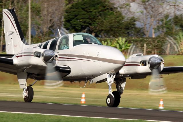 Beechcraft Baron (58) (PR-VTA) - IGUARACU AIRPORT-SSHN