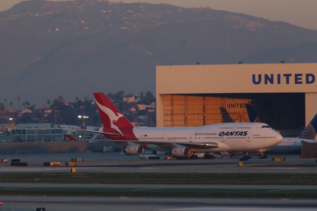 Boeing 747-400 (VH-OJT) - 01/01/2015