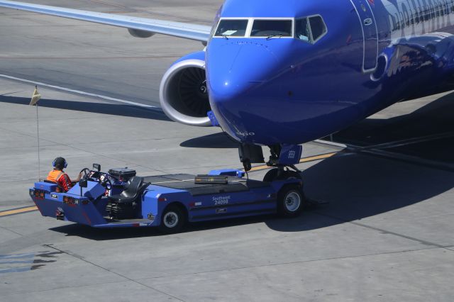 Boeing 737-700 (N8558Z) - 6/28/18 pushback from T1, Gate 15