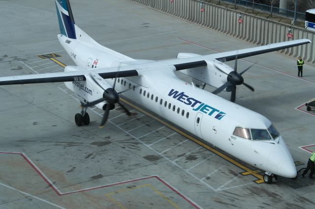 de Havilland Dash 8-400 (C-FKWE)