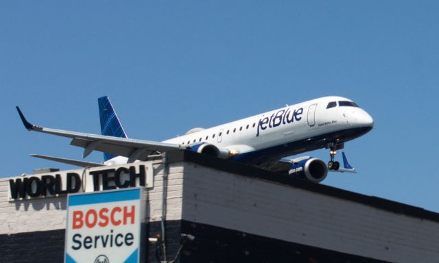 Embraer ERJ-190 (N274JB) - Jet Blue E190 arriving to HYA from JFK on 7/24/21 operating its seasonal summer service. 