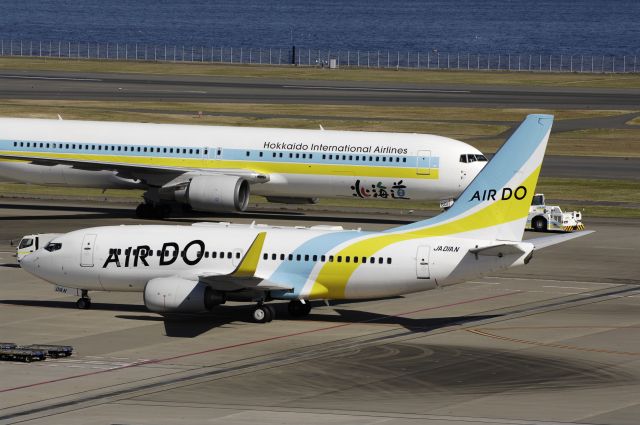 Boeing 737-700 (JA01AN) - Taxi to Spot at Haneda Intl Airport on 2012/1/16