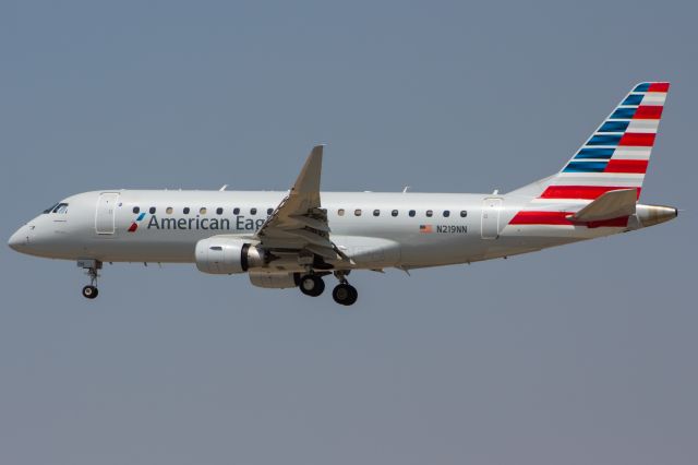 Embraer 170/175 (N219NN)